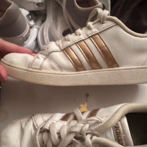Adidas White Sneakers with Gold Stripes - Picture 4 of 4